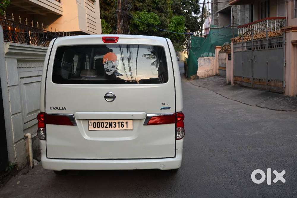 Nissan Evalia Pearl White 7 Seater Muv