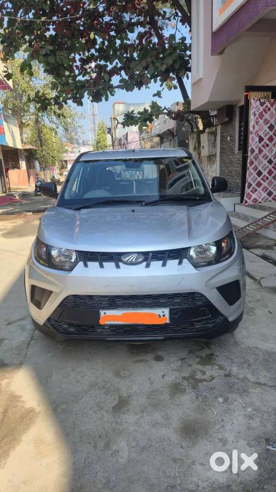 Mahindra Kuv 100
