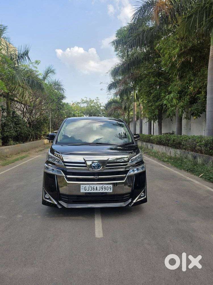 Toyota Vellfire 2.5 Executive Lounge, 2023, Petrol