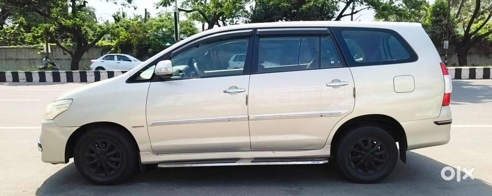 Toyota Innova 2.5 V 8 Str, 2013, Diesel
