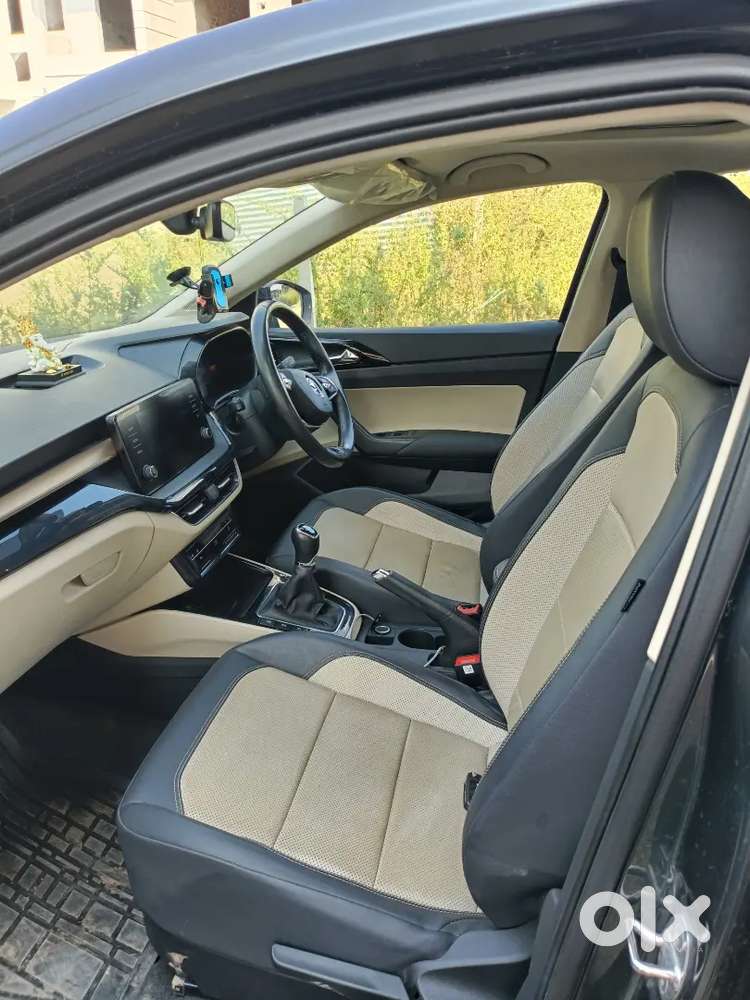 Skoda Slavia 2023 Sunroof Petrol 32200 Km Driven