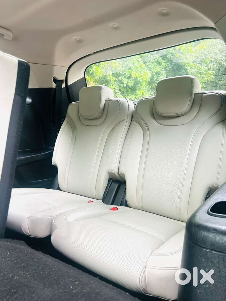 Mahindra Xuv700 2.0 Ax 7 Petrol Mt Str, 2023, Petrol