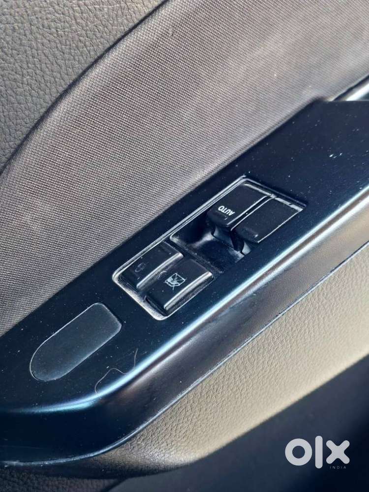 Maruti Suzuki Swift Lxi Optional-o, 2017, Petrol