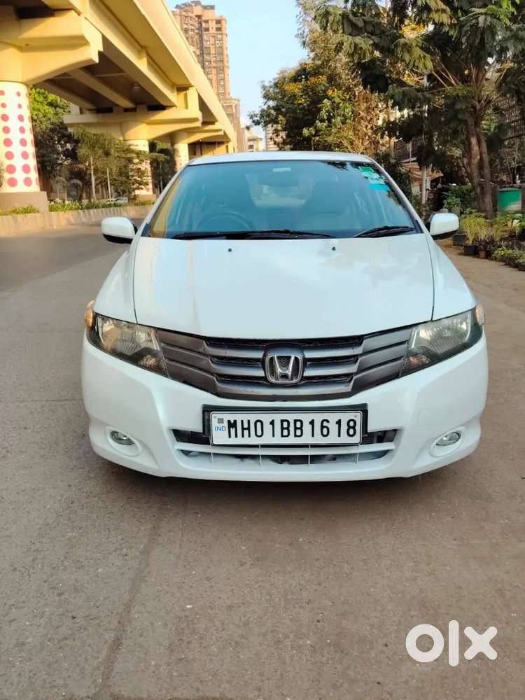 White Honda City Vmt