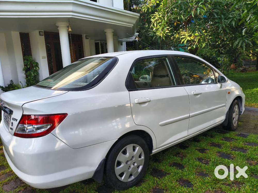 Well Maintained Honda City 2005