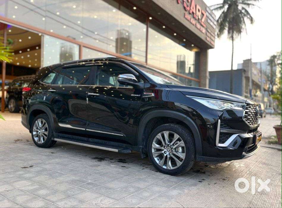 Toyota Innova Hycross 2.0 Zx (o) Hybrid 7 Str, 2025, Petrol