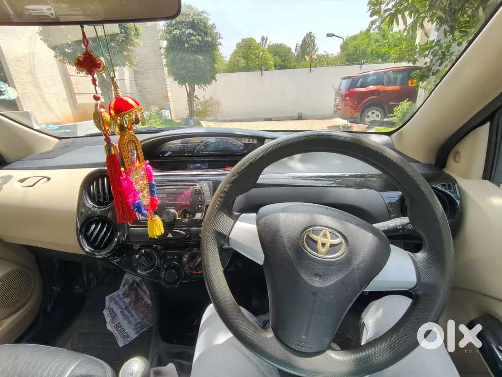 Toyota Etios Liva V Dual Tone, 2018, Petrol