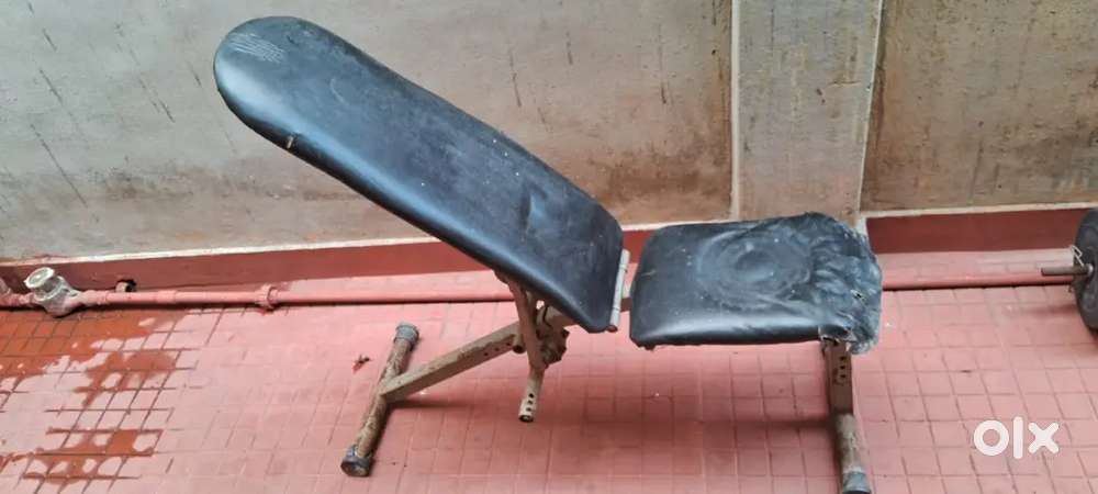 5kg - 4, 2.5Kgs - 4 . 30 kg weights. & Heavy Duty Adjustable Flat.