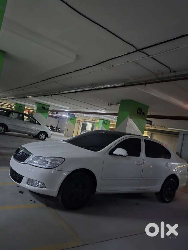 Skoda Laura 2.0 Ambiente 2012