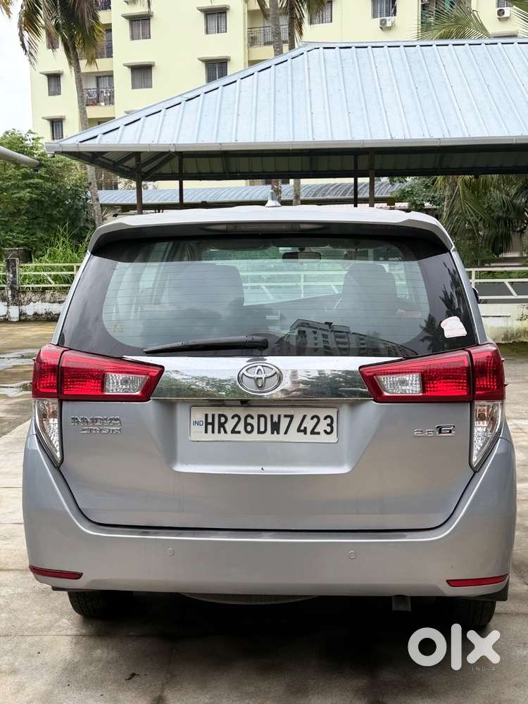 Toyota Crysta 2.8 G Automatic