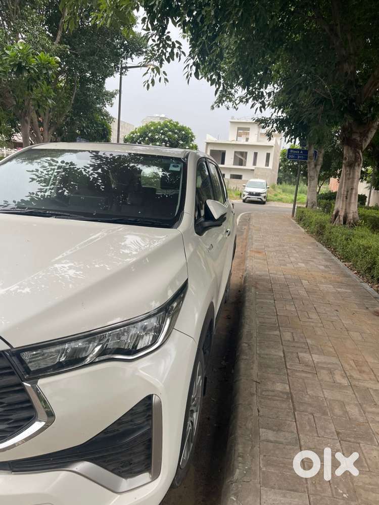 Toyota Innova Hycross 2023 Variant Dec