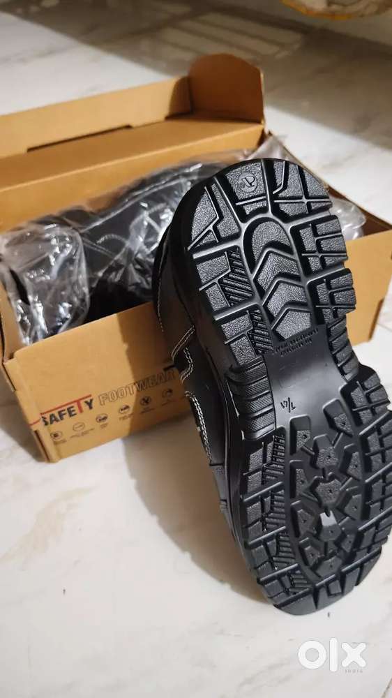 Safety shoes (Size 7)