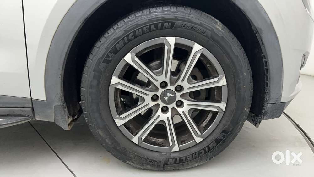 Mahindra Xuv700 2.0 Ax 7 Petrol At Luxury Pack Str, 2023, Petrol