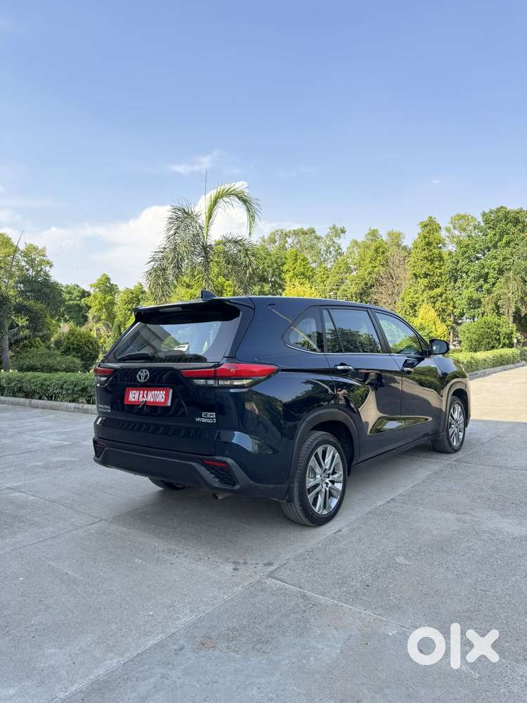 Toyota Innova Hycross 2.0 Zx (o) Hybrid 7 Str, 2024, Petrol