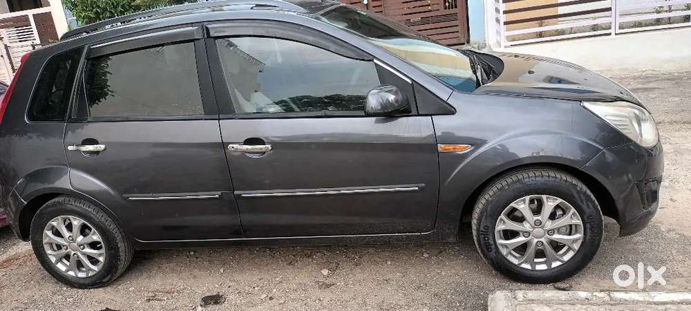 Fresh Condition Car, Koe Internal Kam Nahi Hai, Damdar Gadi Hai