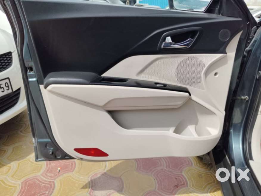 Mahindra Xuv300 W8 Diesel, 2021, Petrol