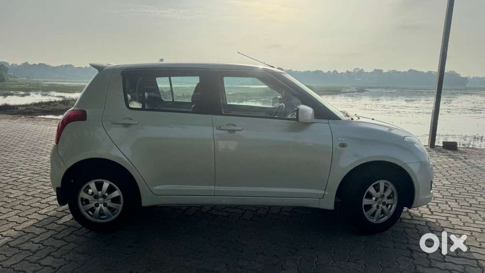 2010 Maruti Swift Zxi - 1.2 Petrol Mt
