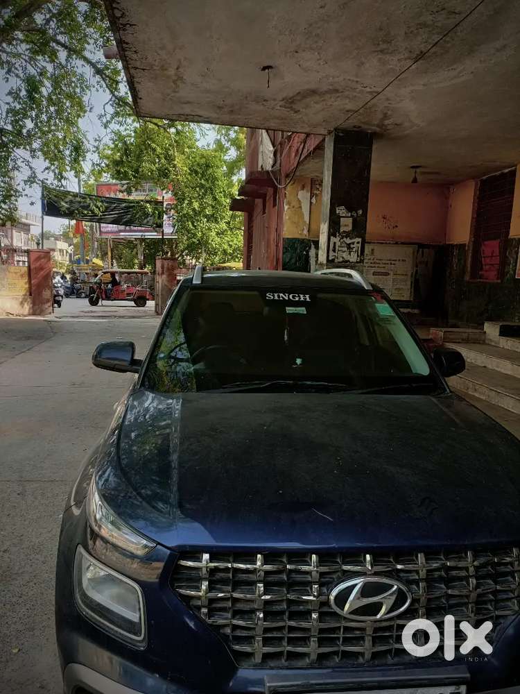 Hyundai Venue 2020 Petrol Well Maintained