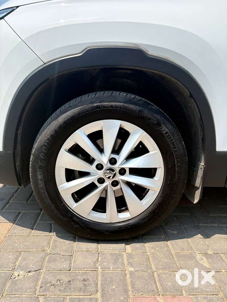 Skoda Kylaq Signature, 2025, Petrol