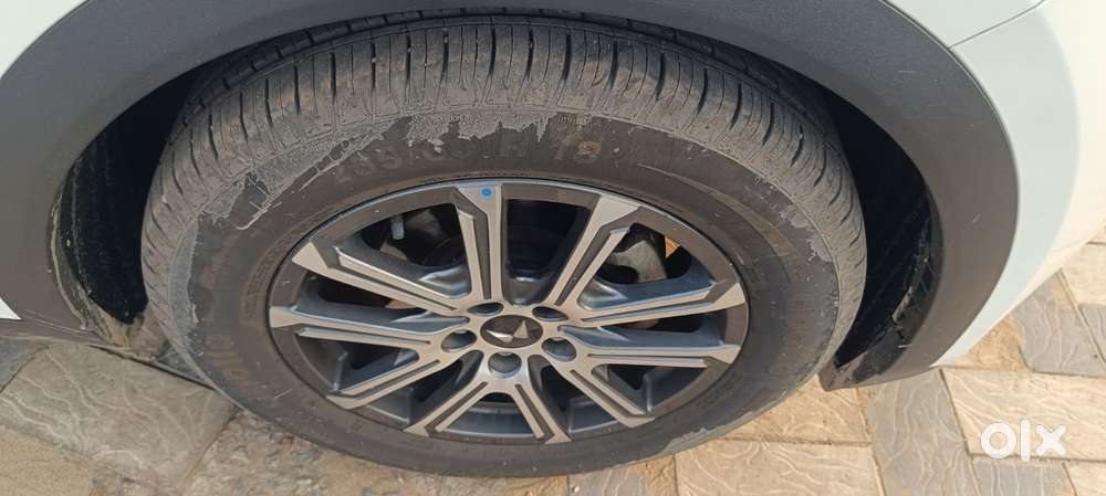 Mahindra Xuv700 2.2 Ax 7 Diesel At Luxury Pack Str, 2025, Diesel