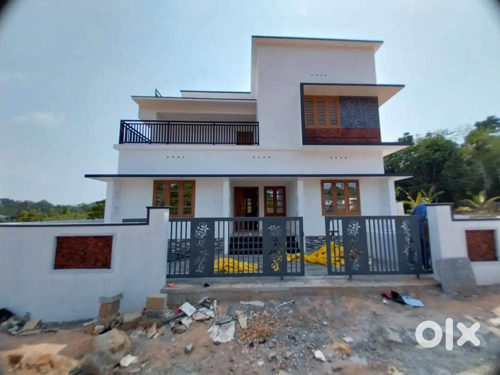 Perumbavoor, Ponjassery 4 cent. 4 BHK Attached. 1700 sqft New House