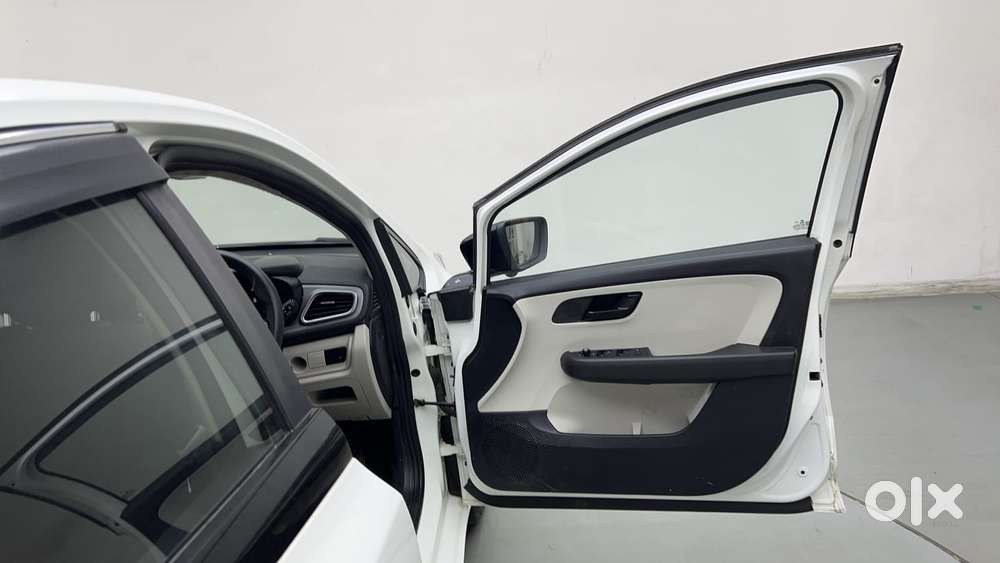 Tata Altroz 1.2 Xm Plus, 2023, Petrol