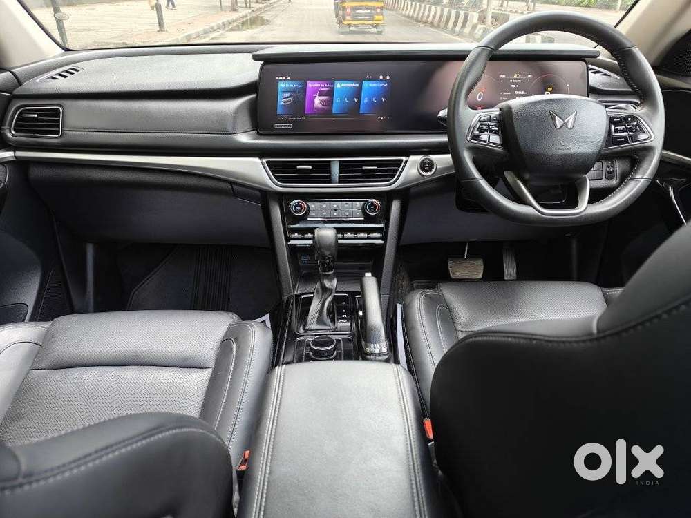 Mahindra Xuv700 2.2 Ax 7 Diesel At Str, 2025, Diesel