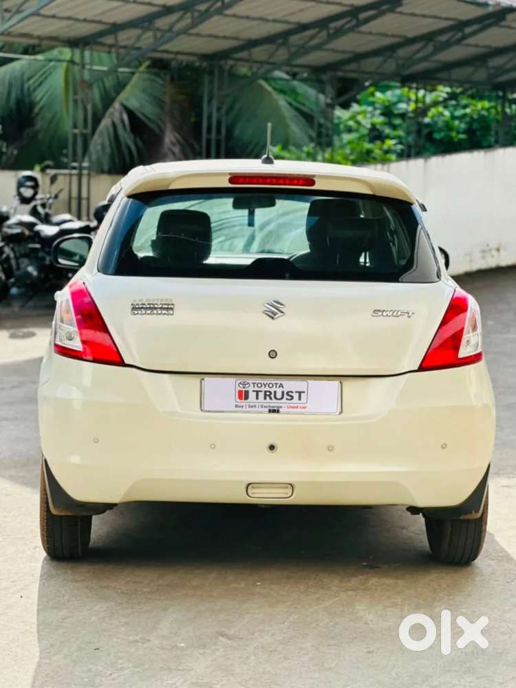 Maruti Suzuki Swift Lxi Optional-o, 2017, Petrol