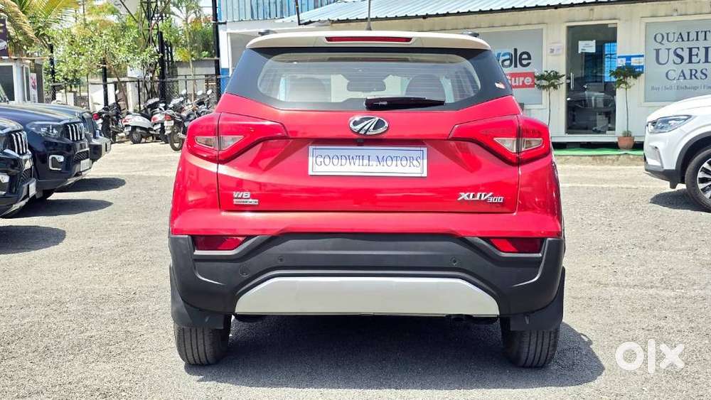 Mahindra Xuv300 1.2 W8 (o) Amt Dual Tone Petrol, 2022, Petrol