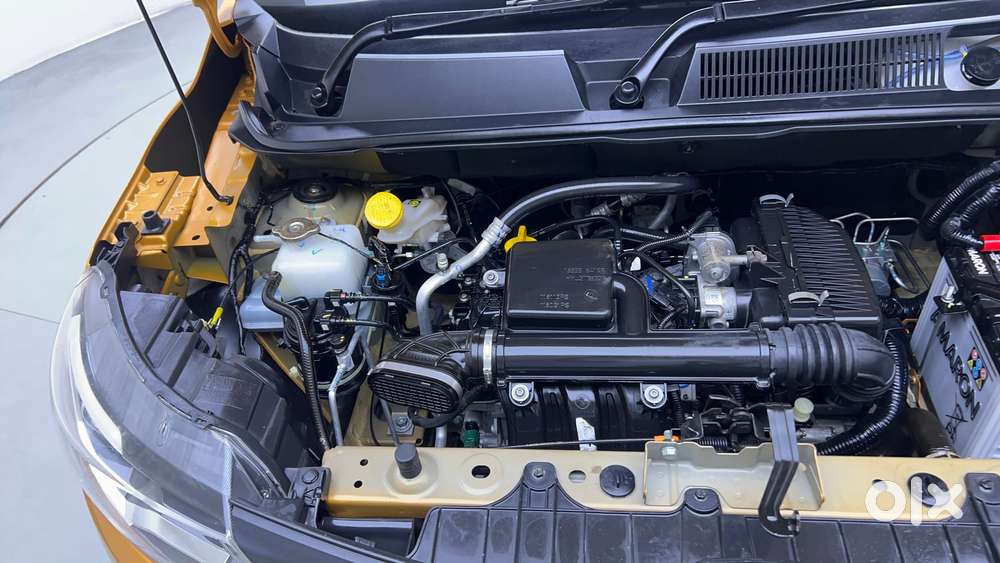 Renault Triber Rxz Easy-r Amt, 2025, Petrol