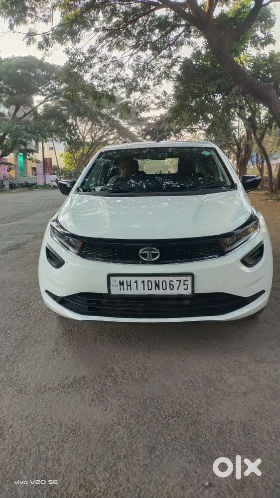 Tata Altroz 2023 Cng & Hybrids 42685 Km Driven