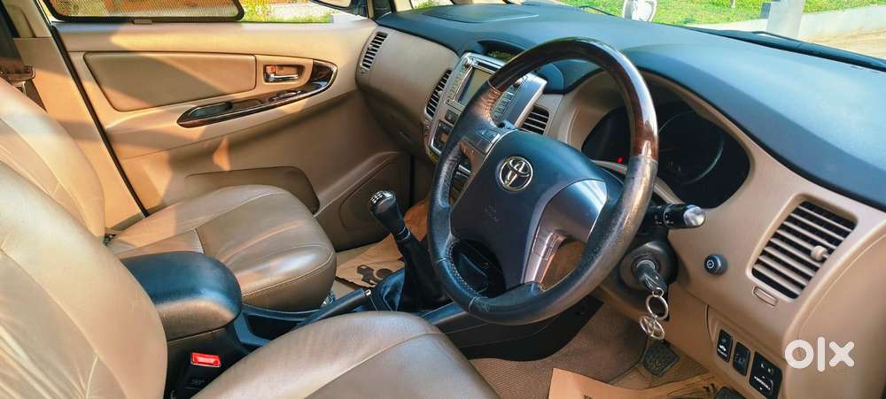 Toyota Innova 2.5 Z Diesel 7 Seater Bs Iv, 2015, Diesel