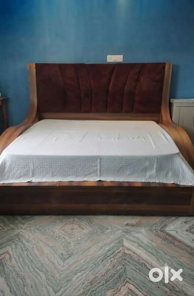 Double bed 7x6.5 with head board with foam