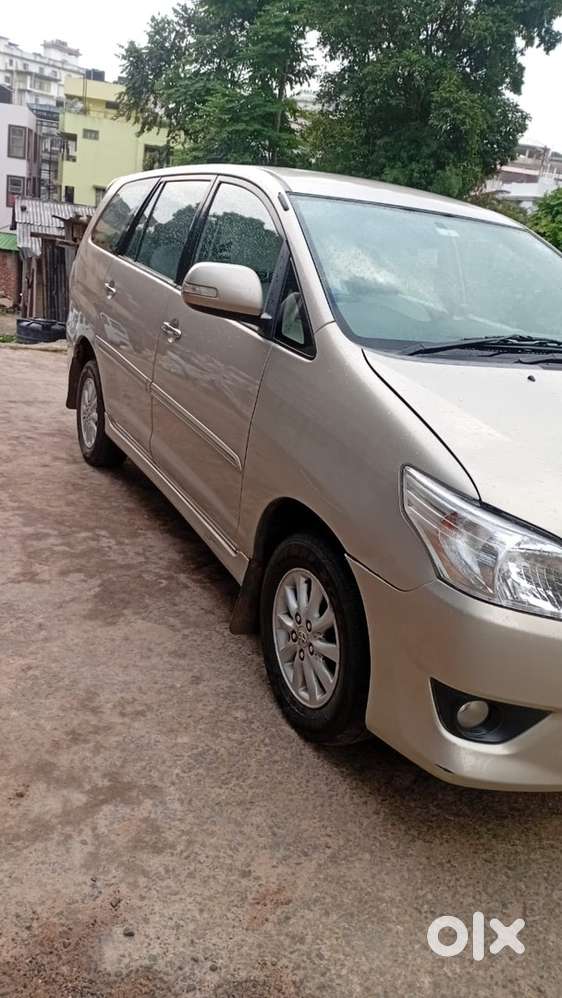 Toyota Innova Diesel 2013 1st