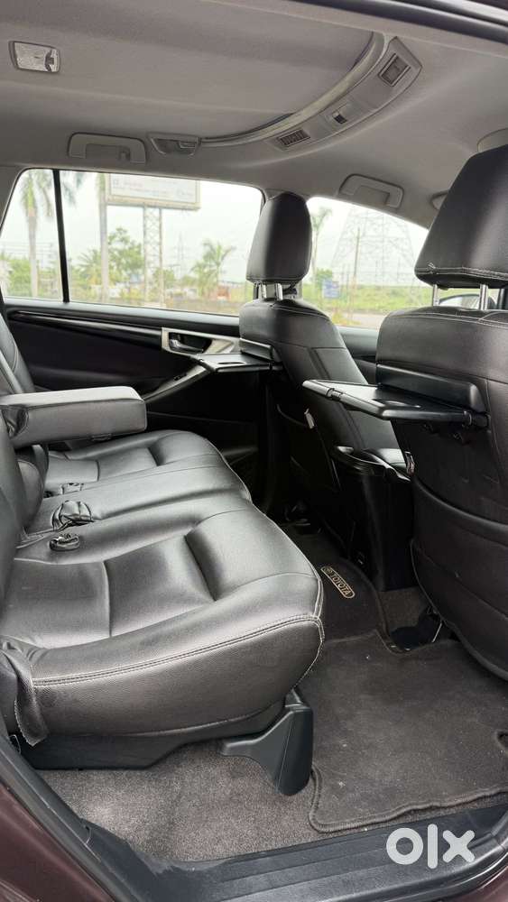 Toyota Innova Crysta 2.4 V 8 Str, 2016, Diesel