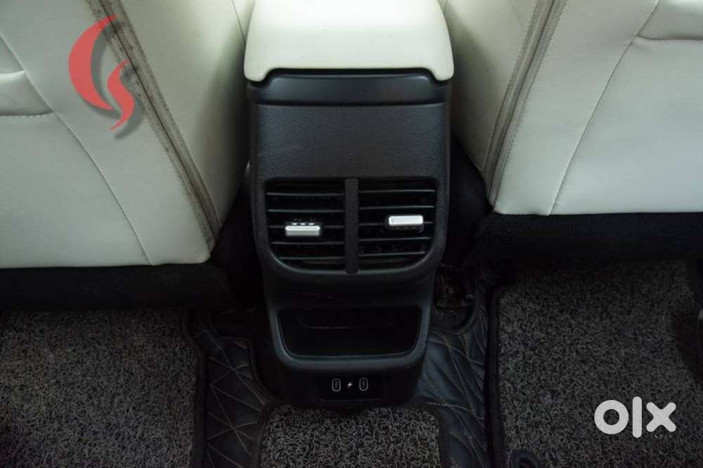 Hyundai Verna Sx (o) 1.5 Vtvt Ivt [2023 - 2026], 2023, Petrol