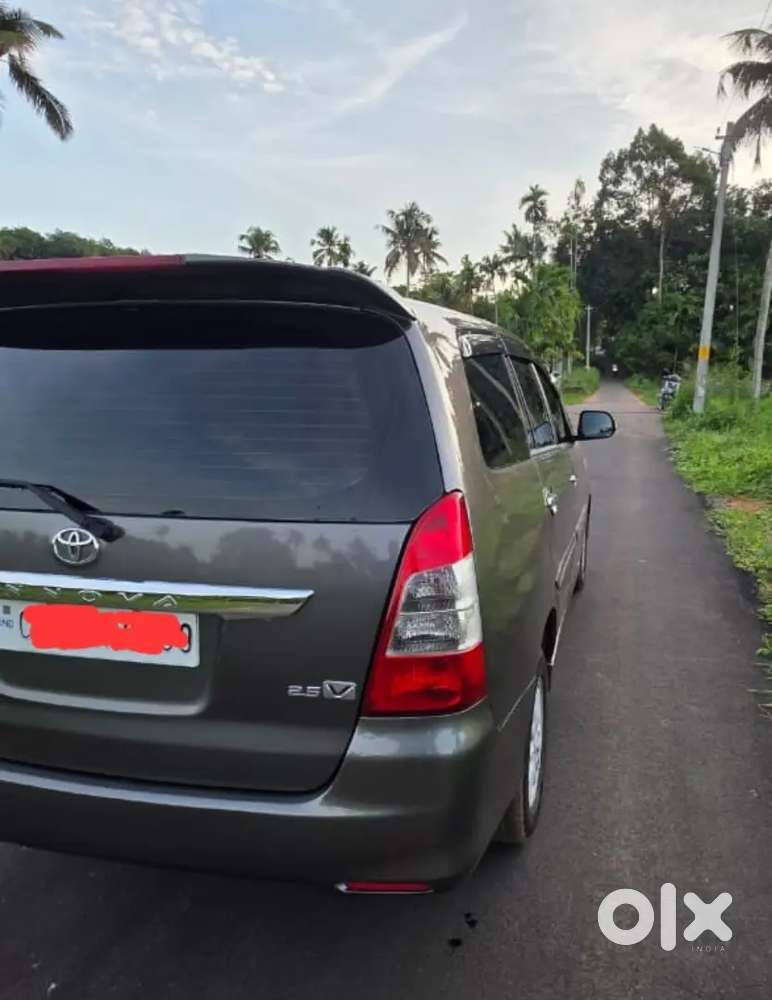 Single Owner 8 Seat Innova Vx 2.5