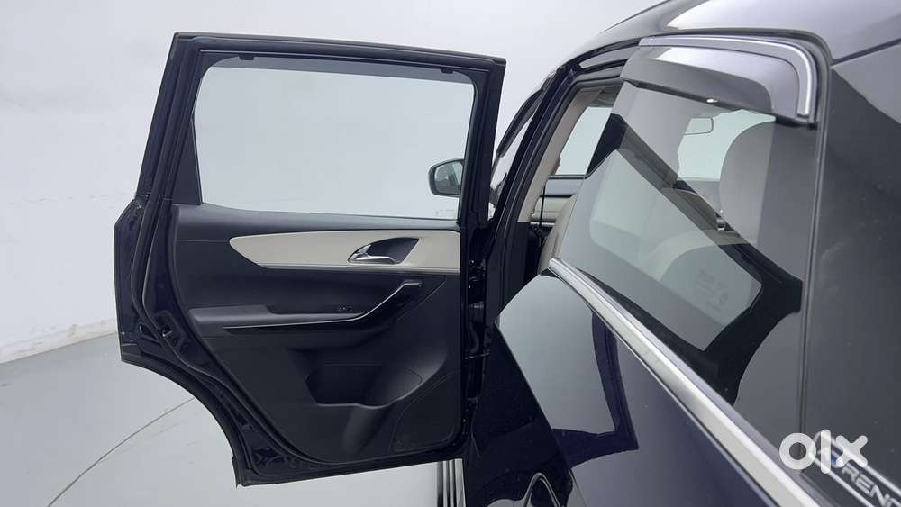 Mahindra Xuv700 2.0 Ax 7 Petrol At Luxury Pack Str, 2024, Petrol