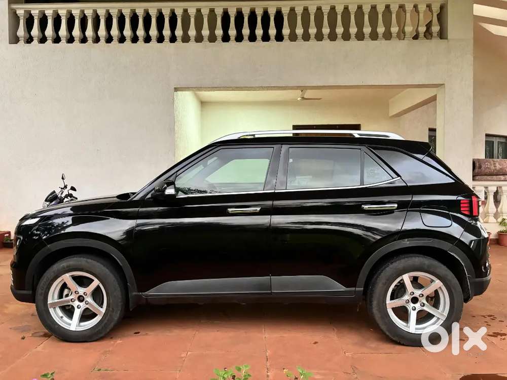 Hyundai Venue 2022 Petrol 32000 Km Driven