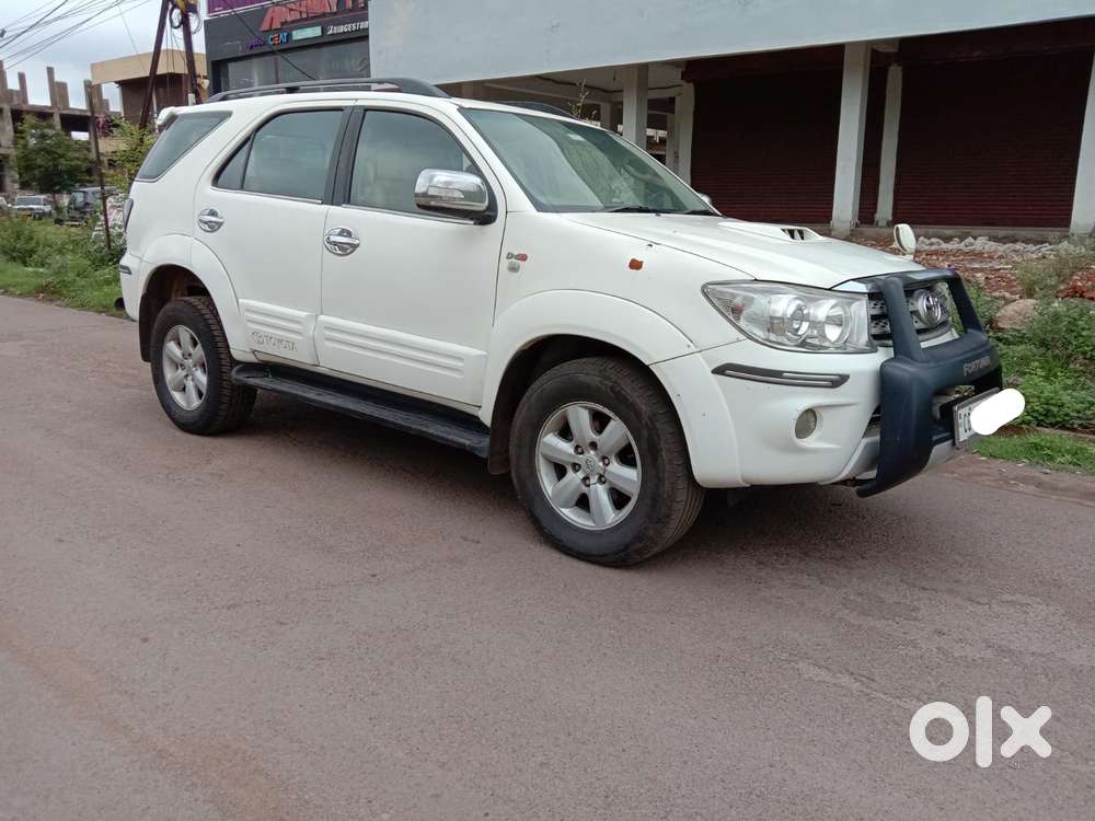 Toyota Fortuner 4x2 Manual, 2011, Diesel