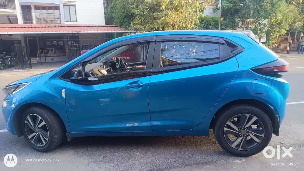 Tata Altroz 1.2 Xz 2023 Petrol, Colour Harblue