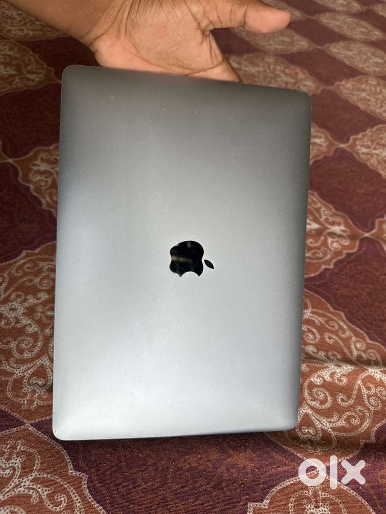 apple mackbook pro 13.3 inch