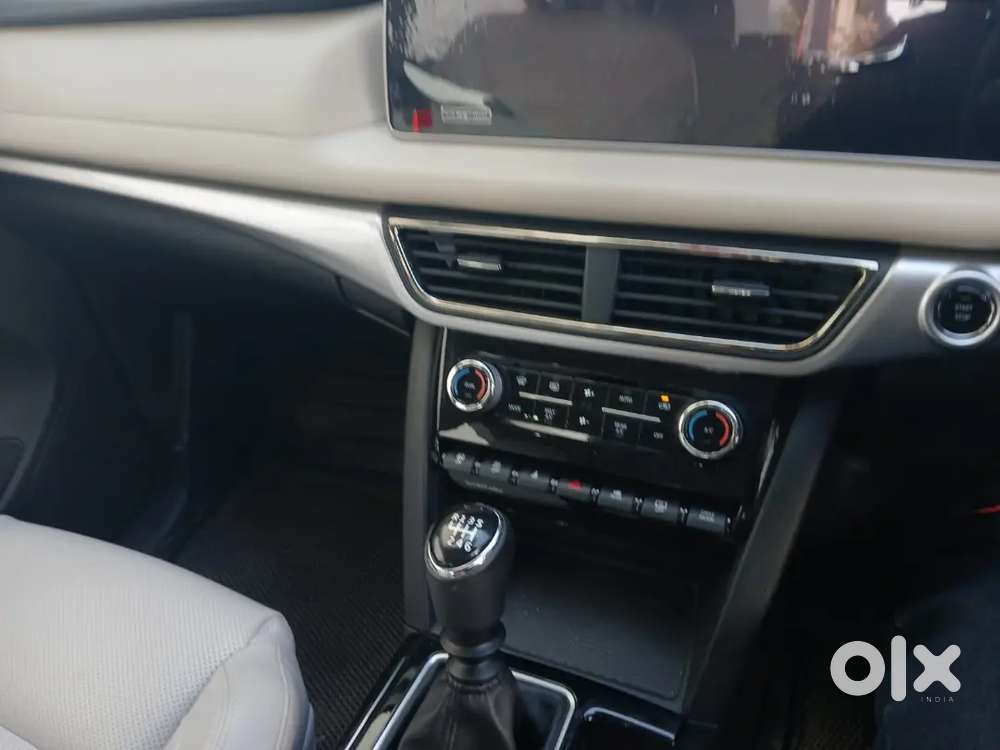 Mahindra Xuv700 2025 Diesel 9500 Km Driven