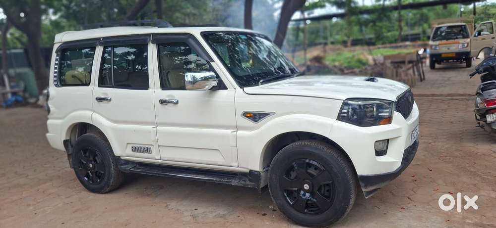 Mahindra Scorpio S6, 2015, Diesel