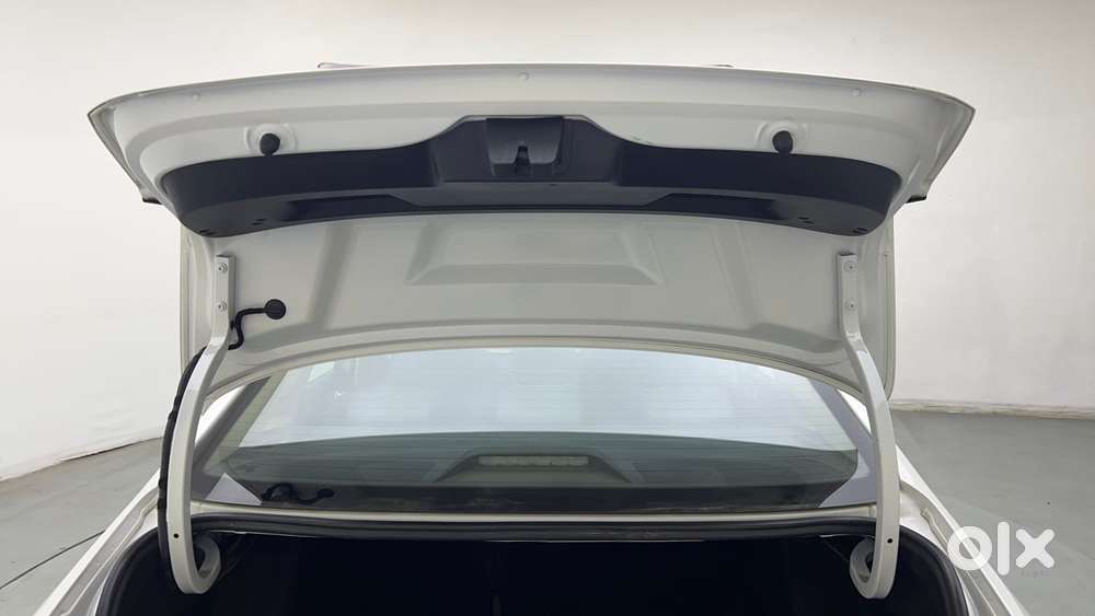 Skoda Slavia Style 1.0l Tsi Mt, 2022, Petrol