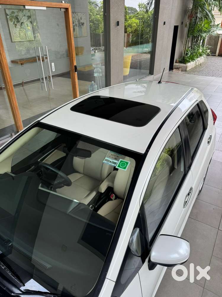 Honda Jazz. Automatic. 5000km. Top Variant.