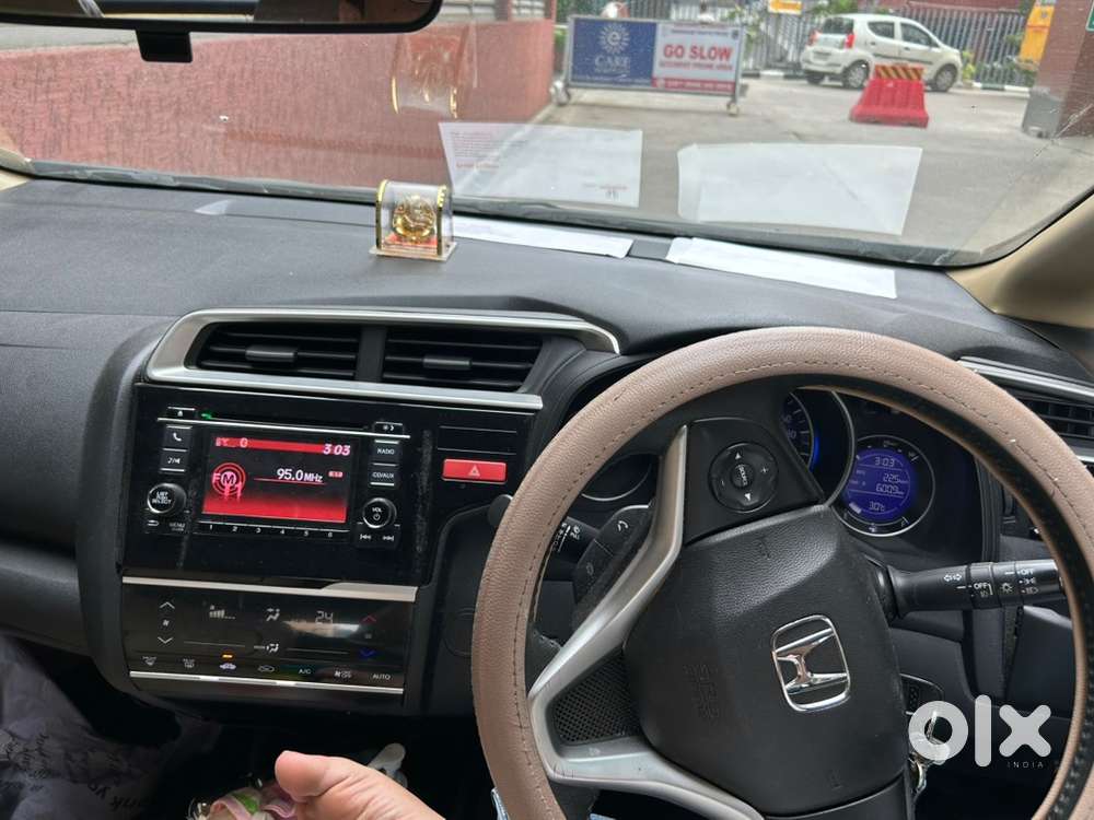 Honda Jazz 2017 Diesel 115000 Km Driven With 25-29 Kmpl Mileage