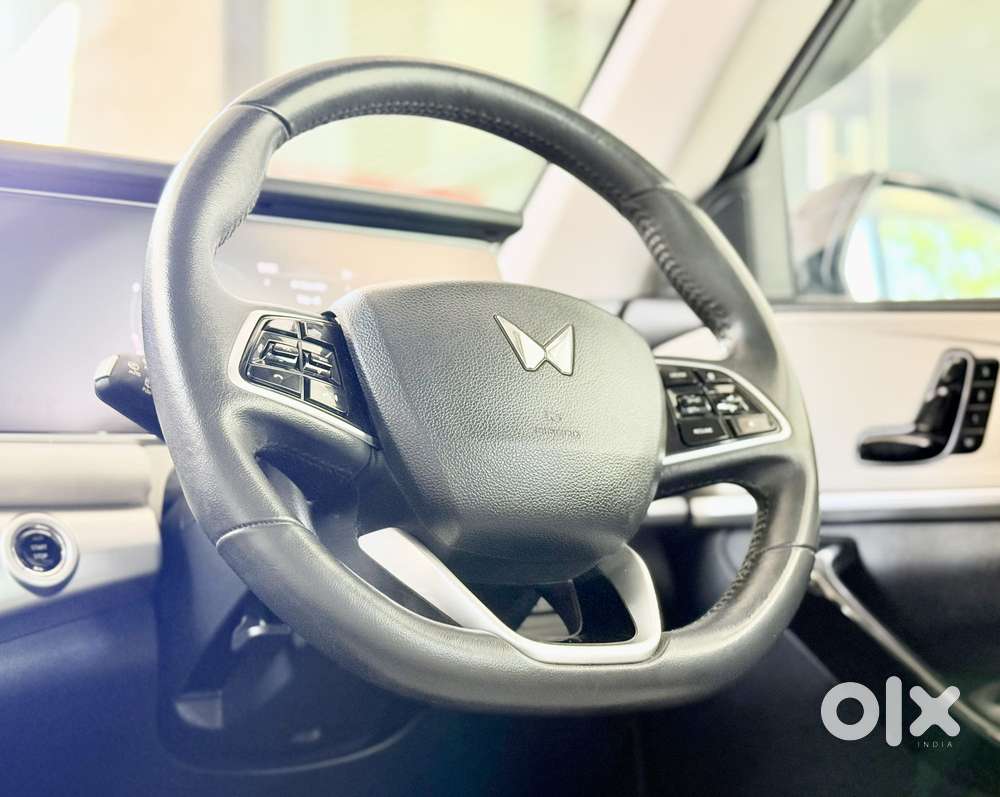 Mahindra Xuv700 2.2 Ax 7 Diesel At Str, 2022, Diesel