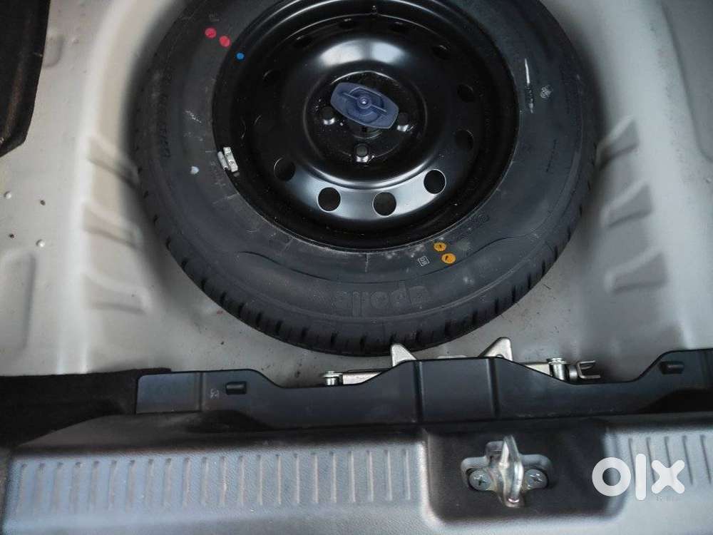 Maruti Suzuki Dzire 1.2 Vxi, 2022, Petrol