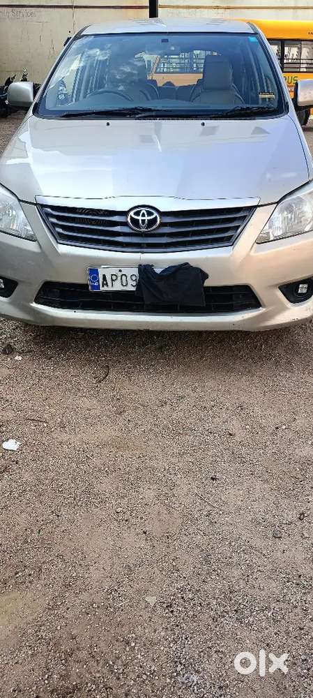 Toyota Innova 2013 Diesel 240000 Km Driven
